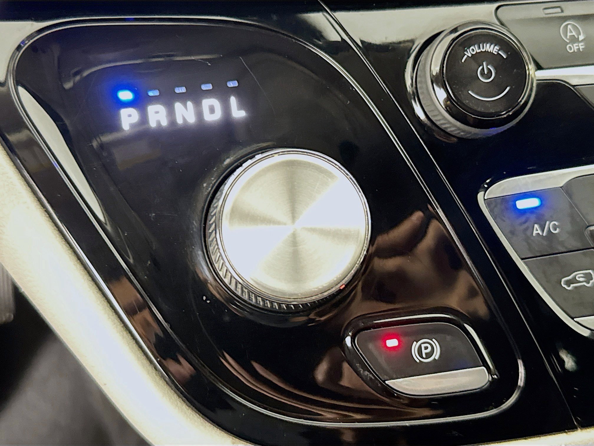 Used 2021 Chrysler Voyager Lxi image 19