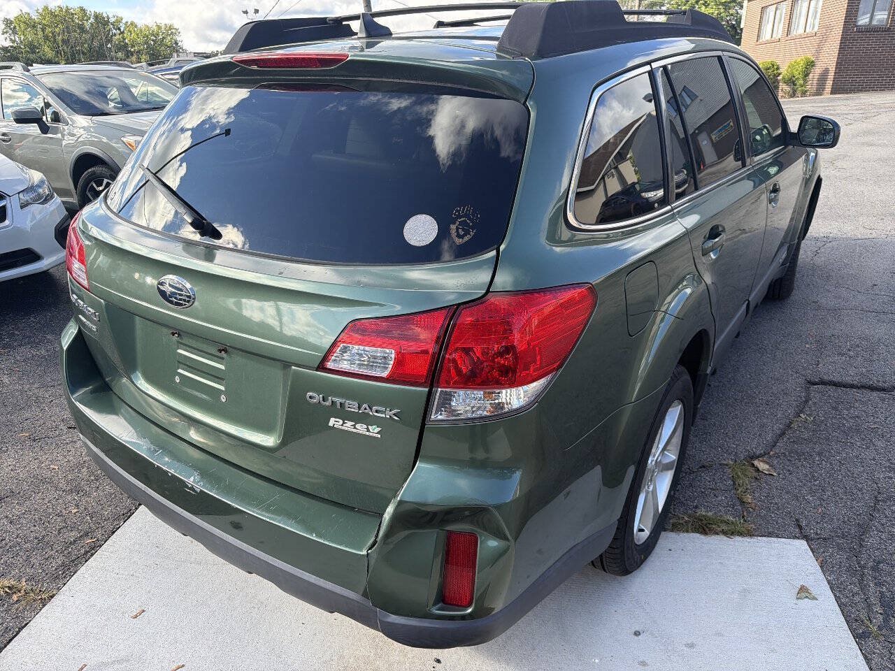 Used 2013 Subaru Outback 2.5i Limited w/ Moonroof Pkg AWD/4WD image 8