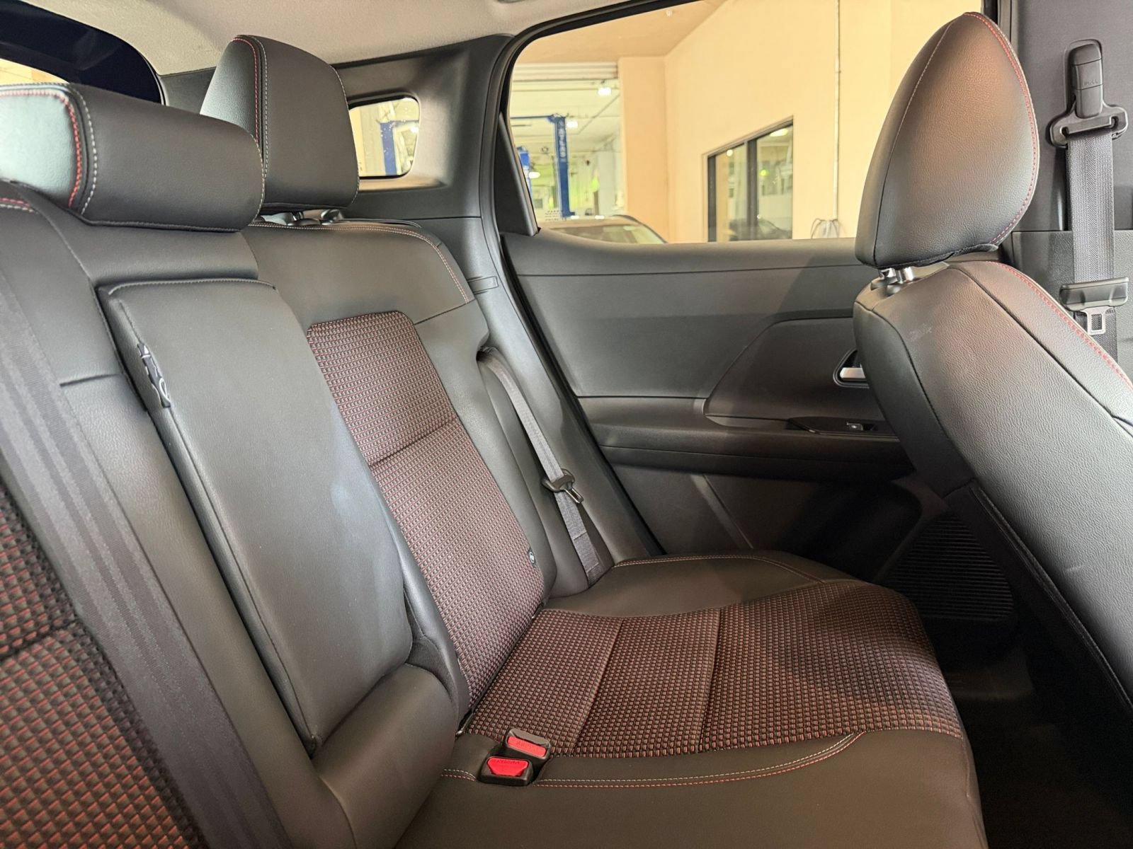 Used 2026 Nissan Kicks SR FWD image 31