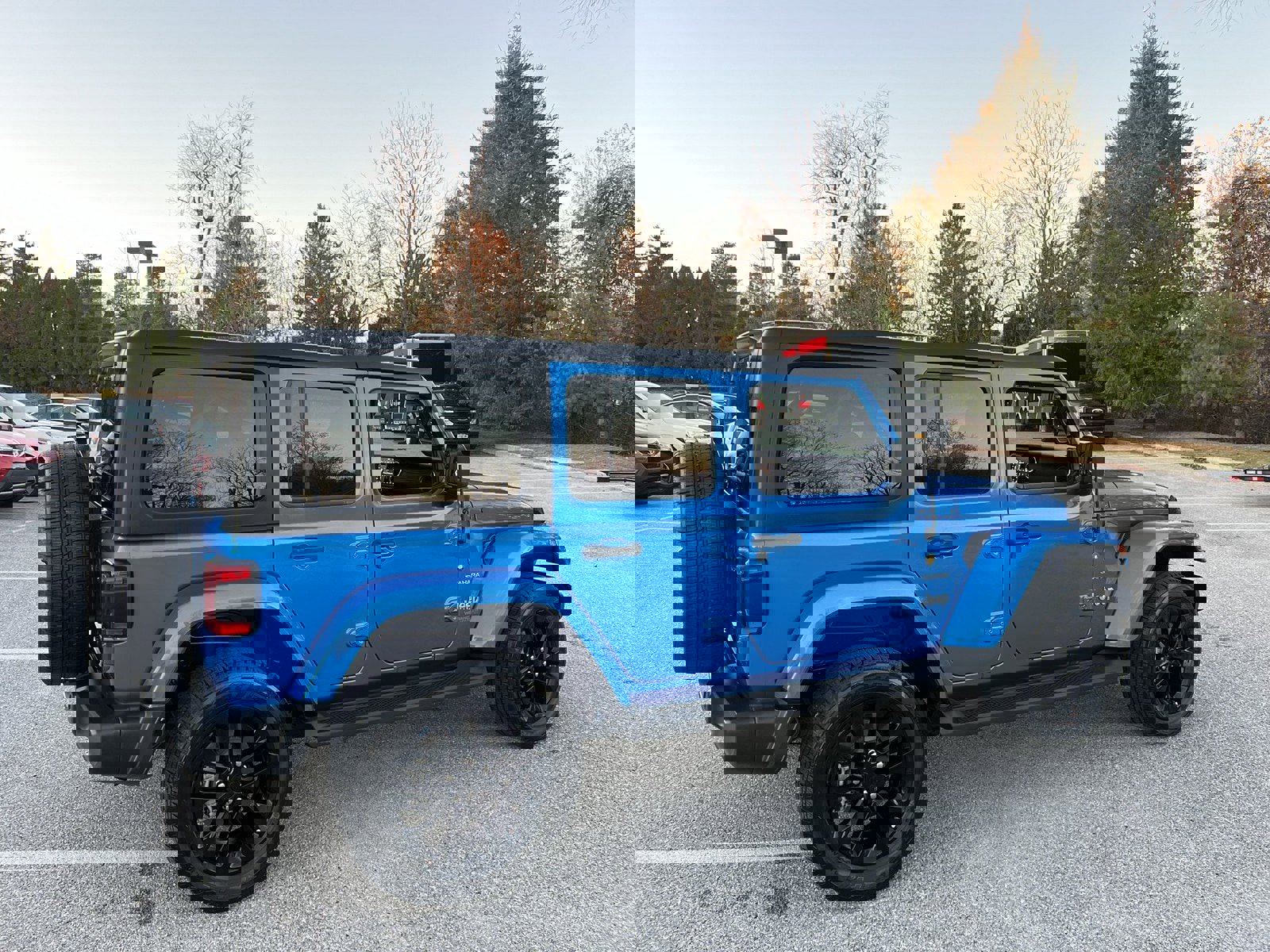 Used 2022 Jeep Wrangler Unlimited Sahara w/ Cold Weather Group image 11