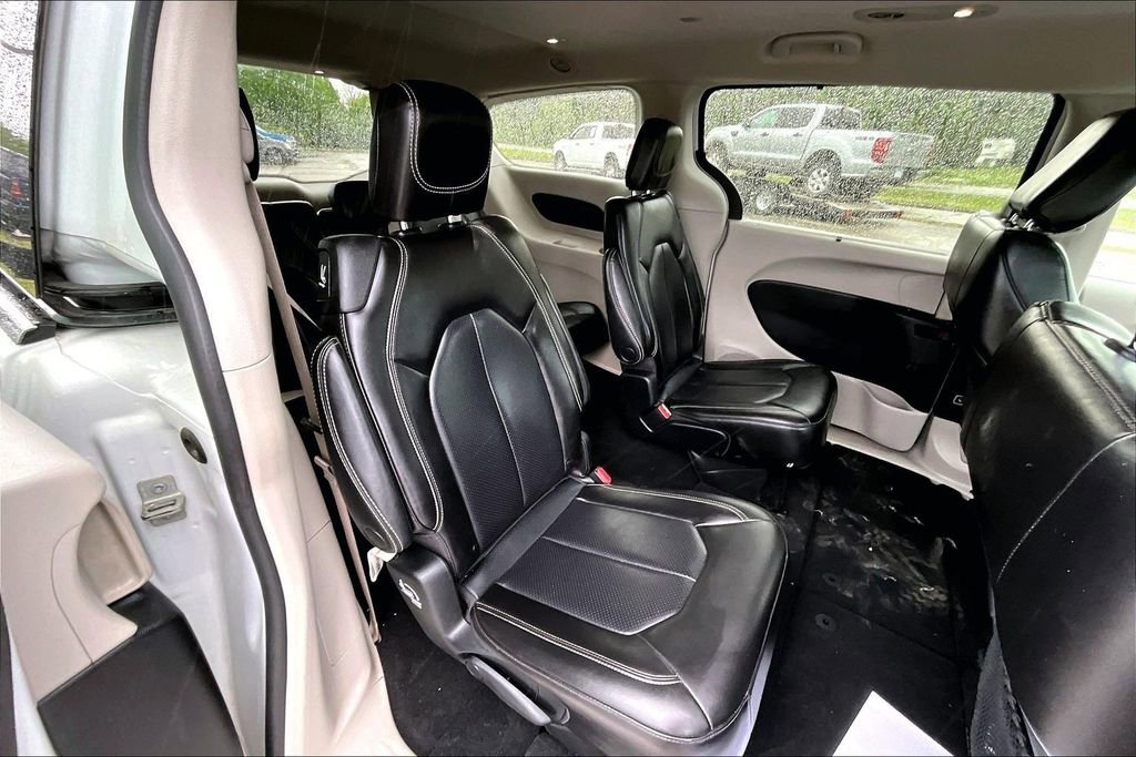 Used 2023 Chrysler Pacifica Touring-L FWD image 24