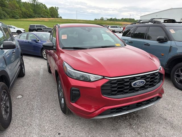 Used 2024 Ford Escape ST-Line w/ Tech Pack #1 AWD/4WD image 1