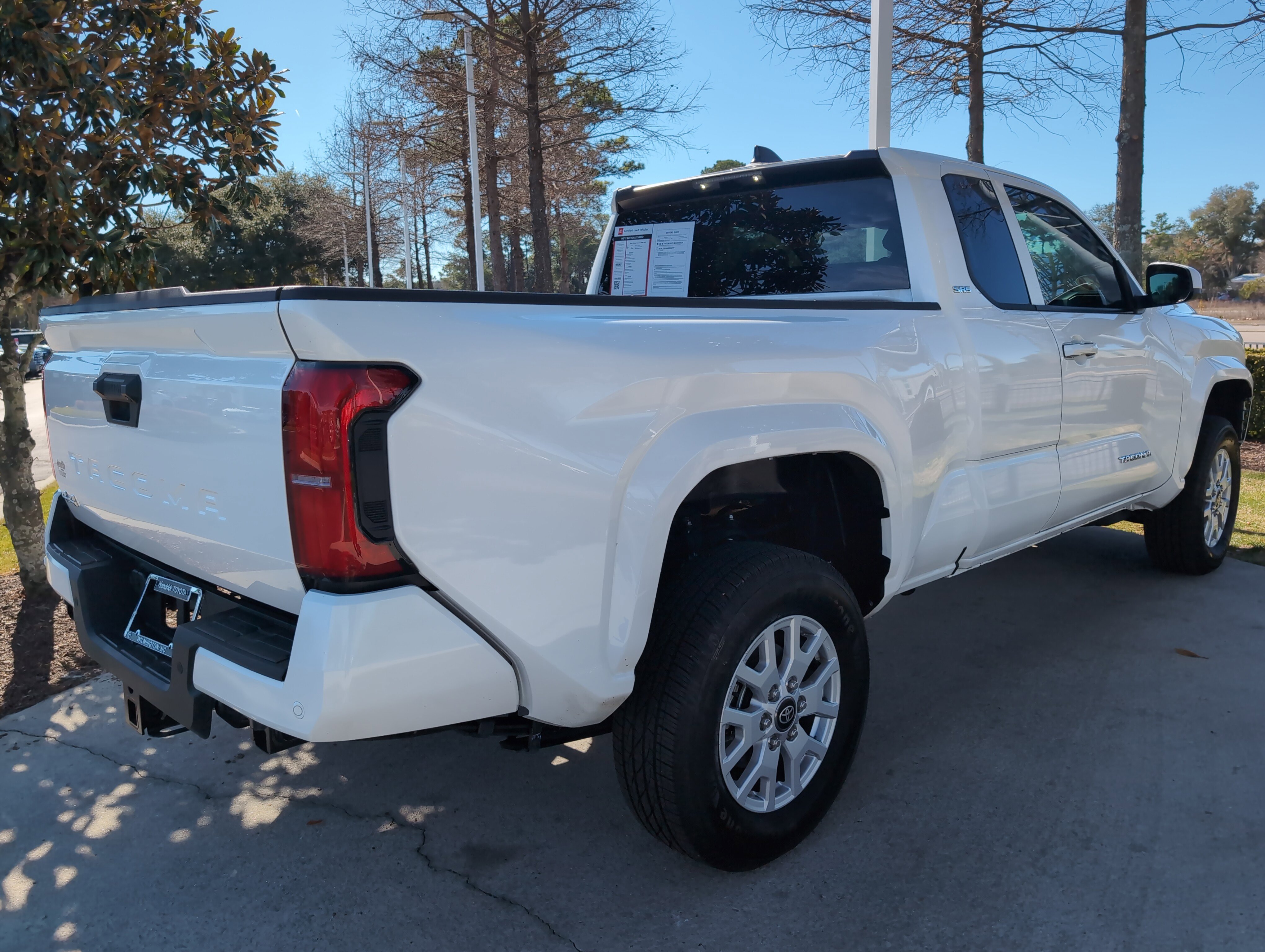 Certified 2024 Toyota Tacoma SR5 AWD/4WD image 10