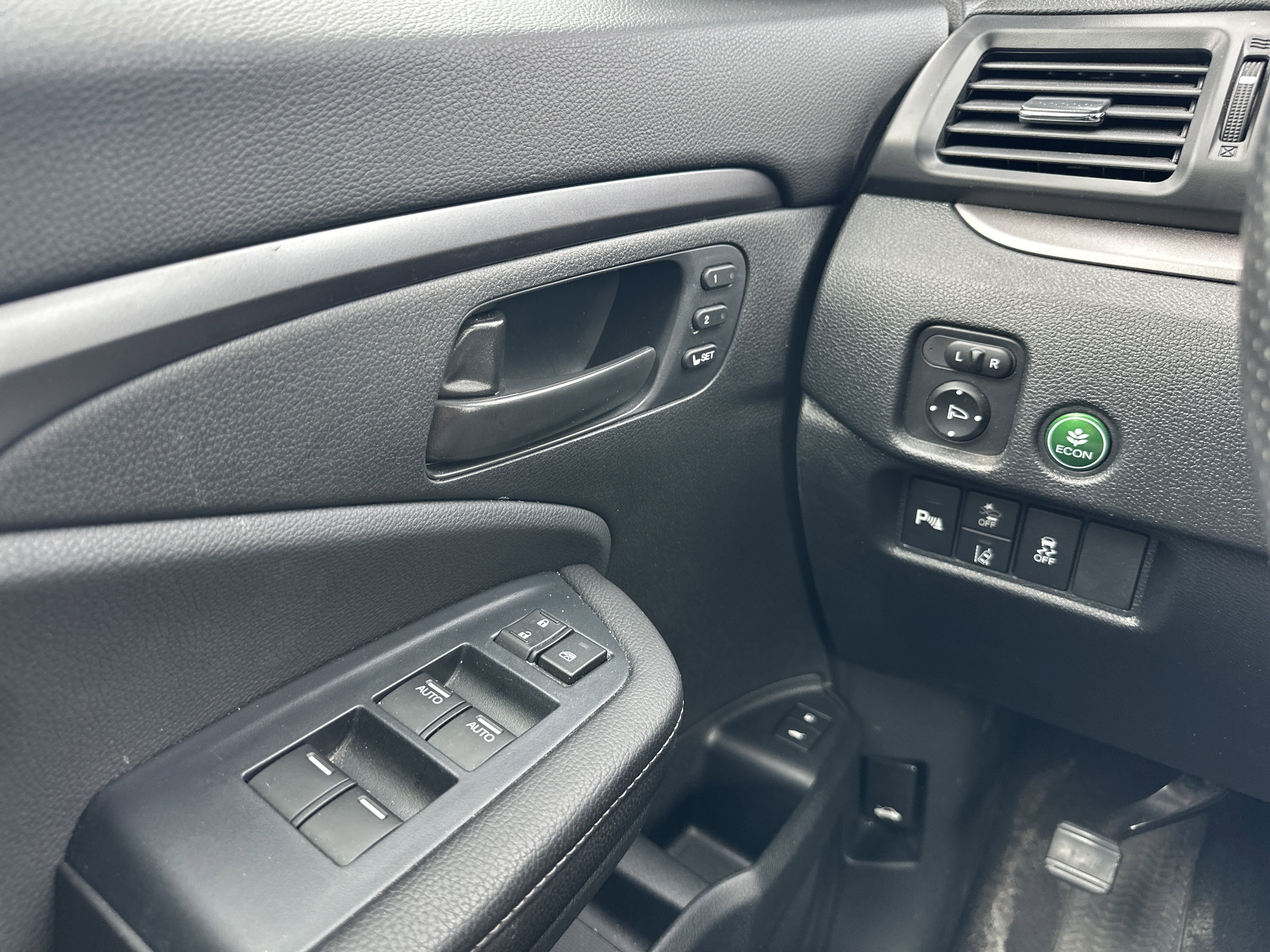 Used 2025 Honda Passport EX-L image 28