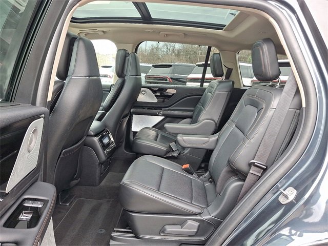 Used 2023 Lincoln Aviator Reserve w/ Equipment Group 201A image 10