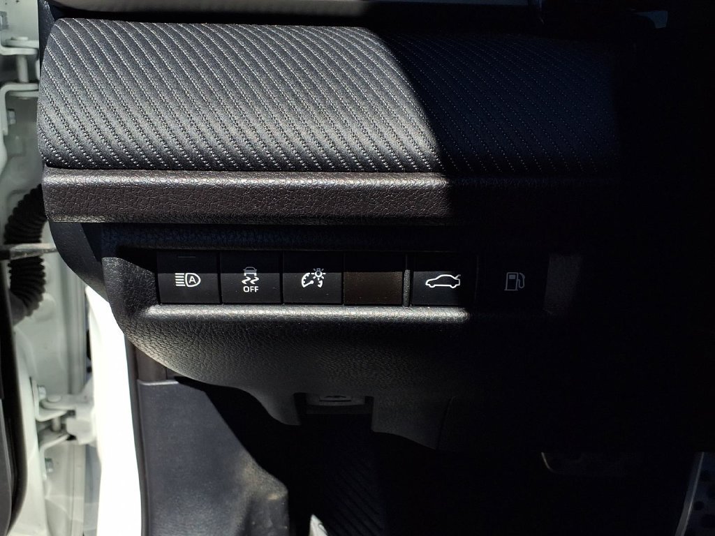 Used 2025 Toyota Camry SE FWD image 15