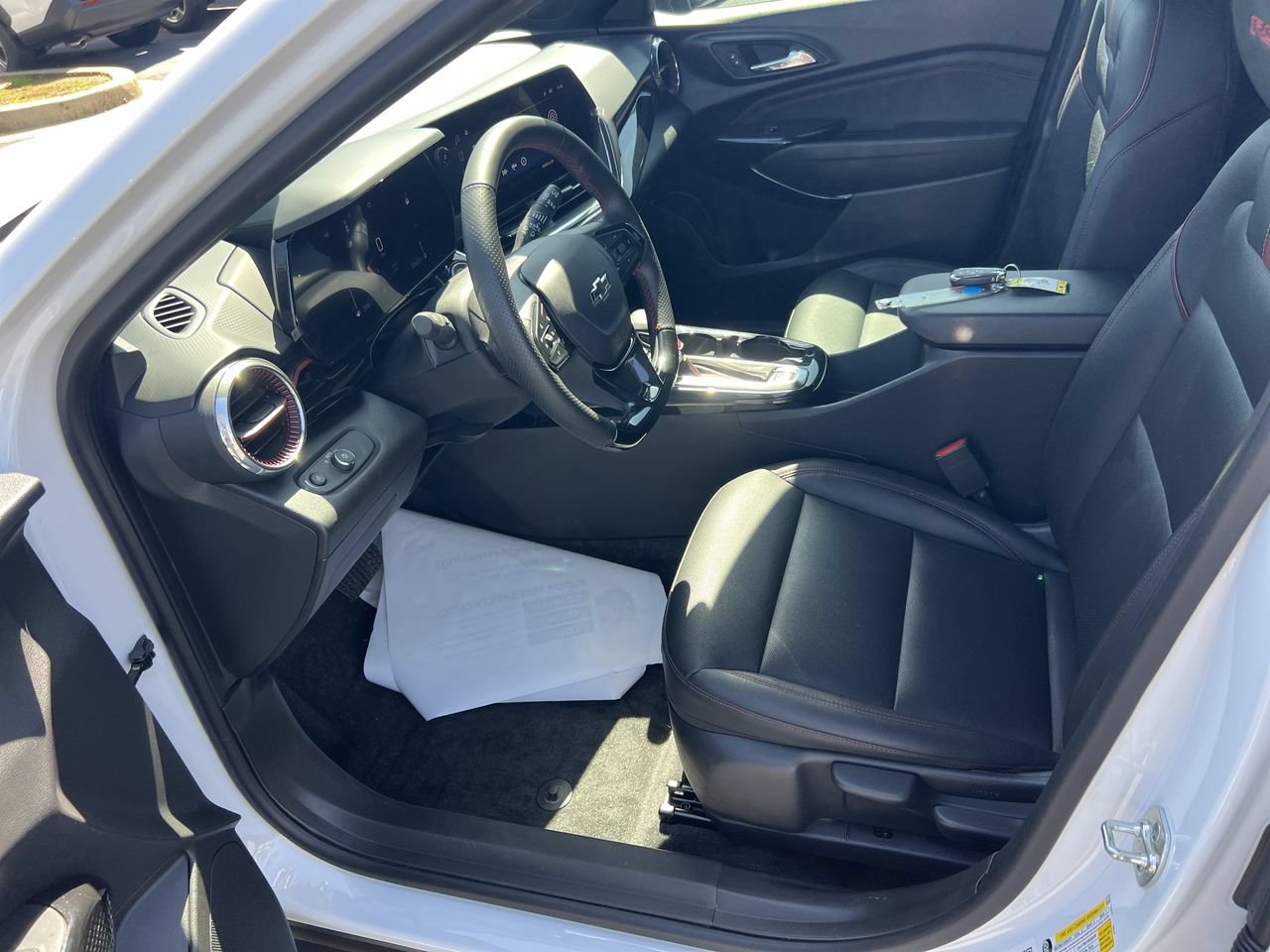 Used 2025 Chevrolet Trax RS w/ Driver Confidence Package FWD image 16