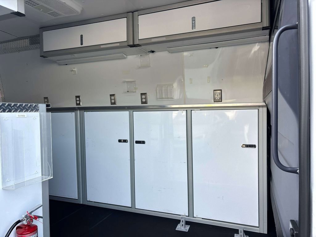 Used 2022 Mercedes-Benz Sprinter 4500 image 6