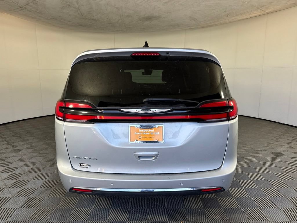 Certified 2024 Chrysler Pacifica Touring-L FWD image 7