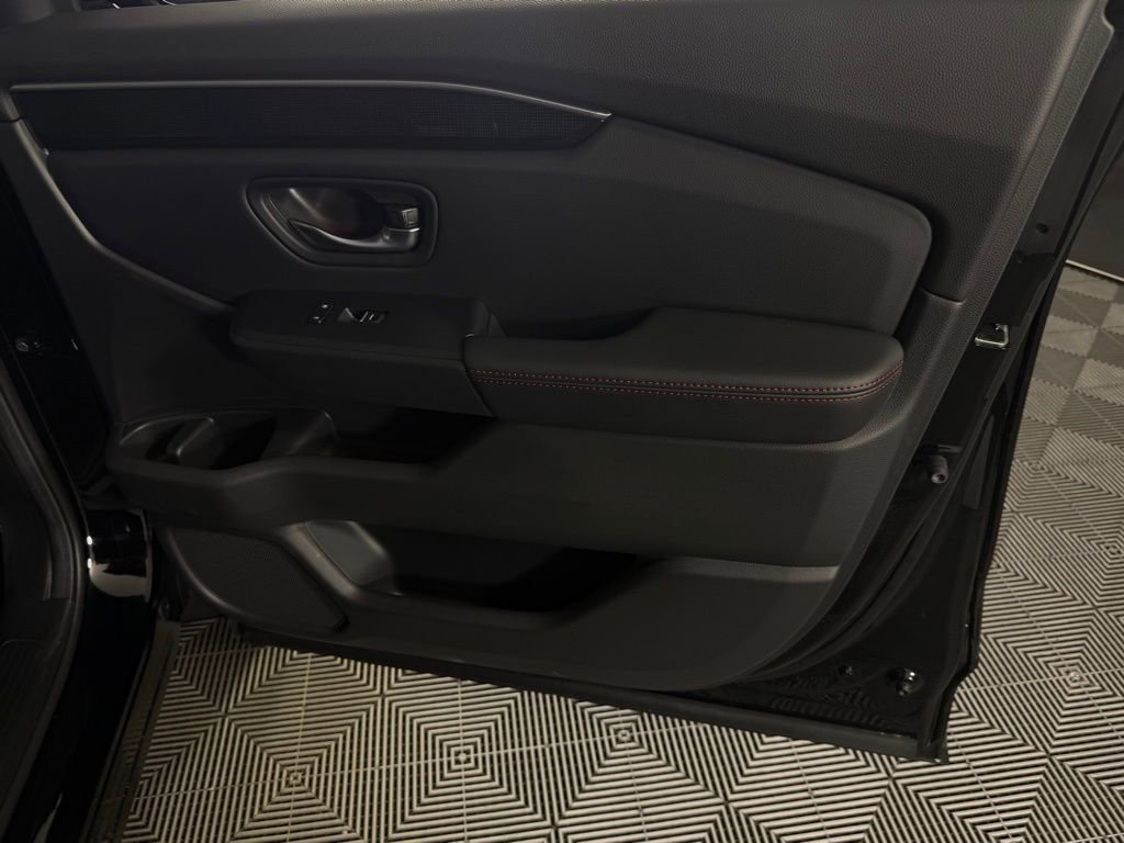 Used 2025 Honda Pilot Black Edition image 36