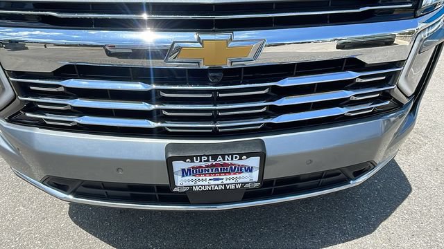 Used 2026 Chevrolet Suburban Premier AWD/4WD image 9