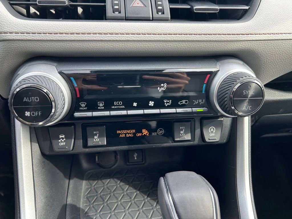 Used 2022 Toyota RAV4 XLE Premium image 9