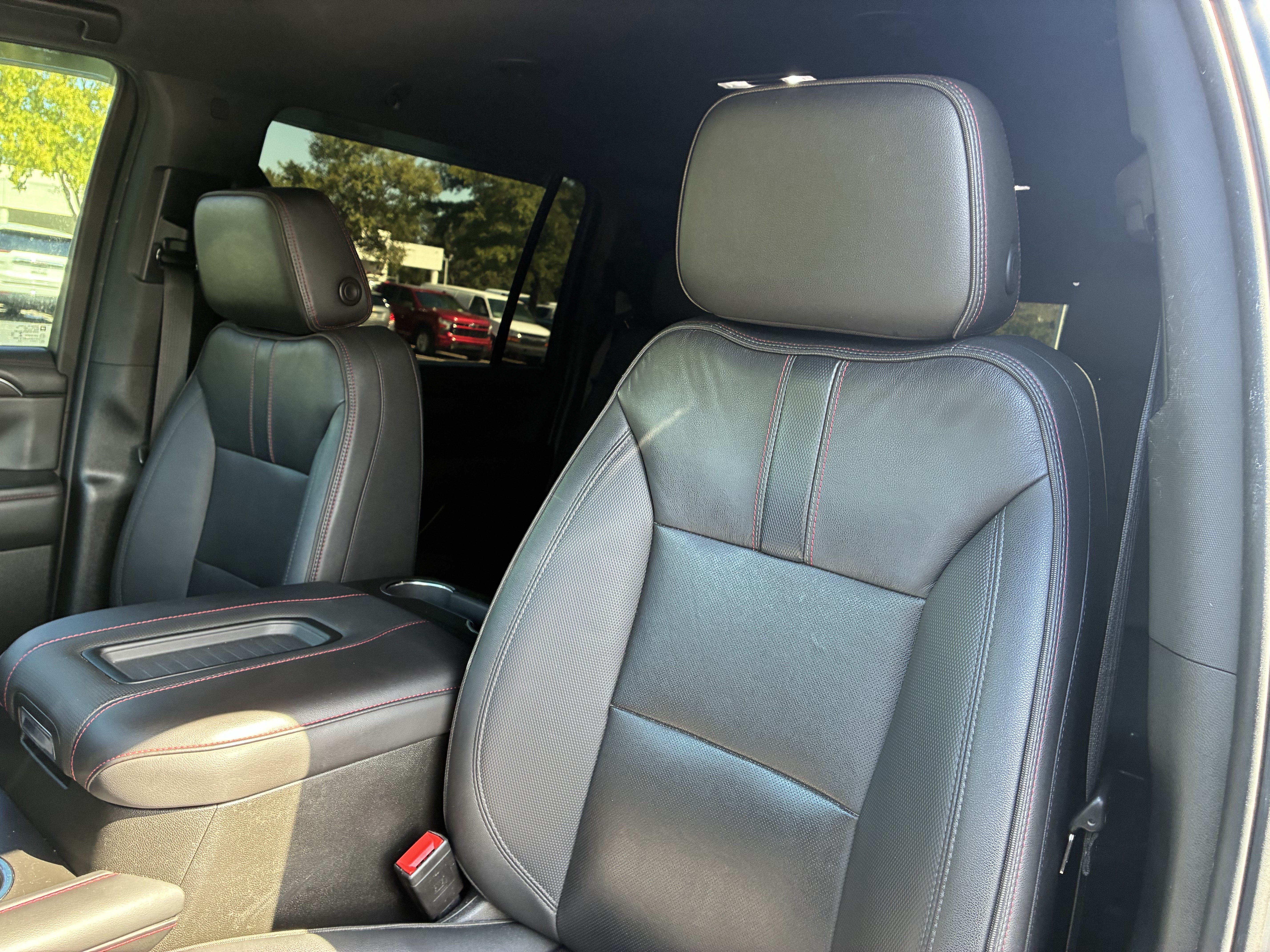 Used 2022 Chevrolet Suburban RST w/ Luxury Package RWD image 21