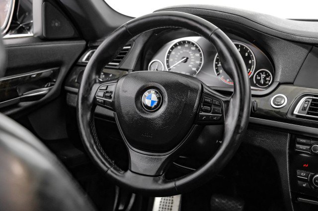 Used 2012 BMW 750i RWD image 15