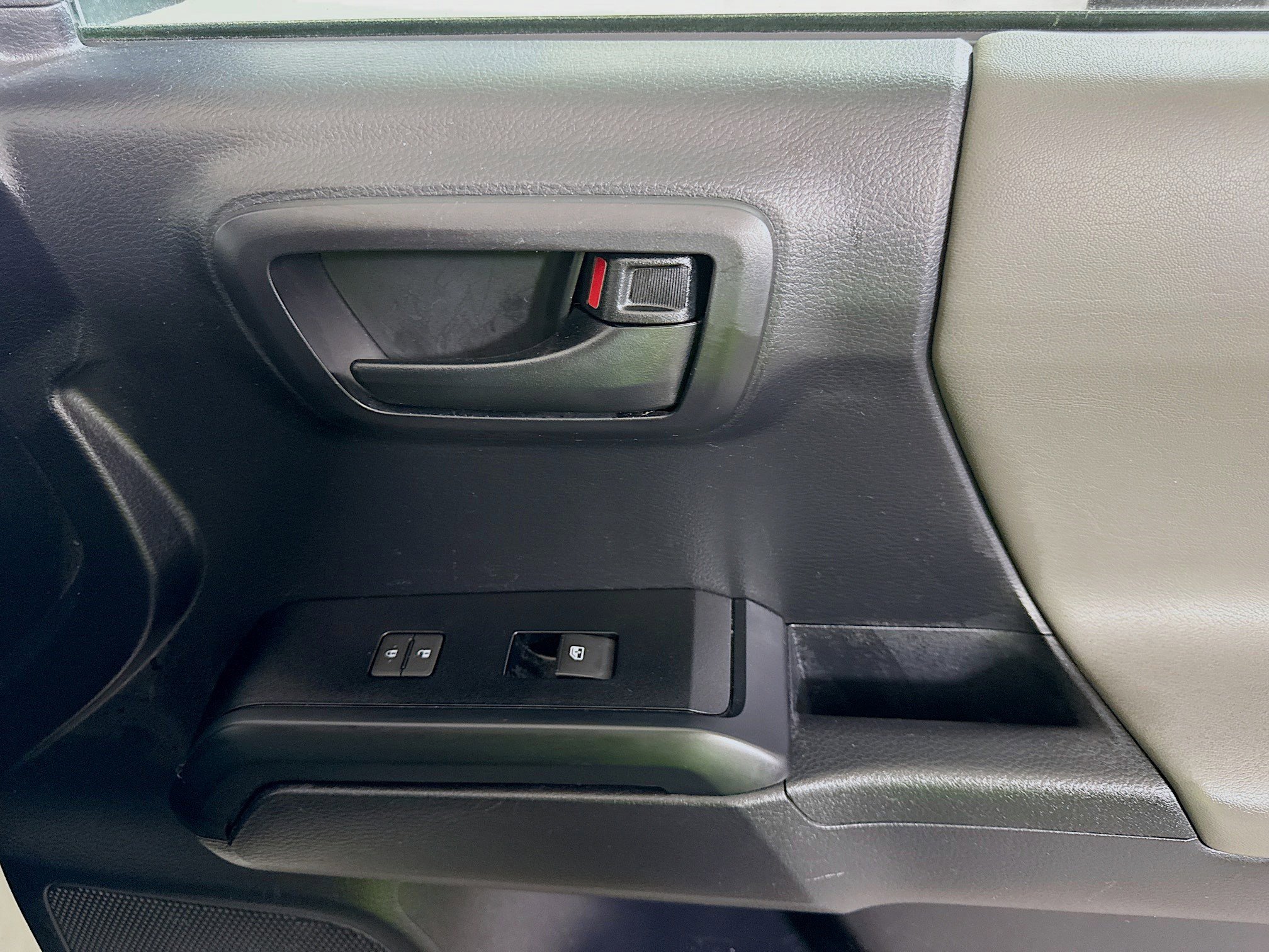 Used 2020 Toyota Tacoma SR image 30