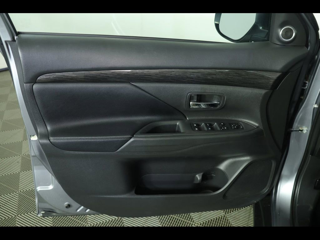Used 2016 Mitsubishi Outlander SEL AWD/4WD image 11