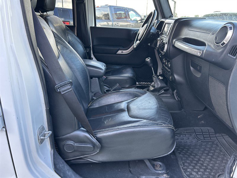 Used 2013 Jeep Wrangler Unlimited Sahara w/ Connectivity Group image 11