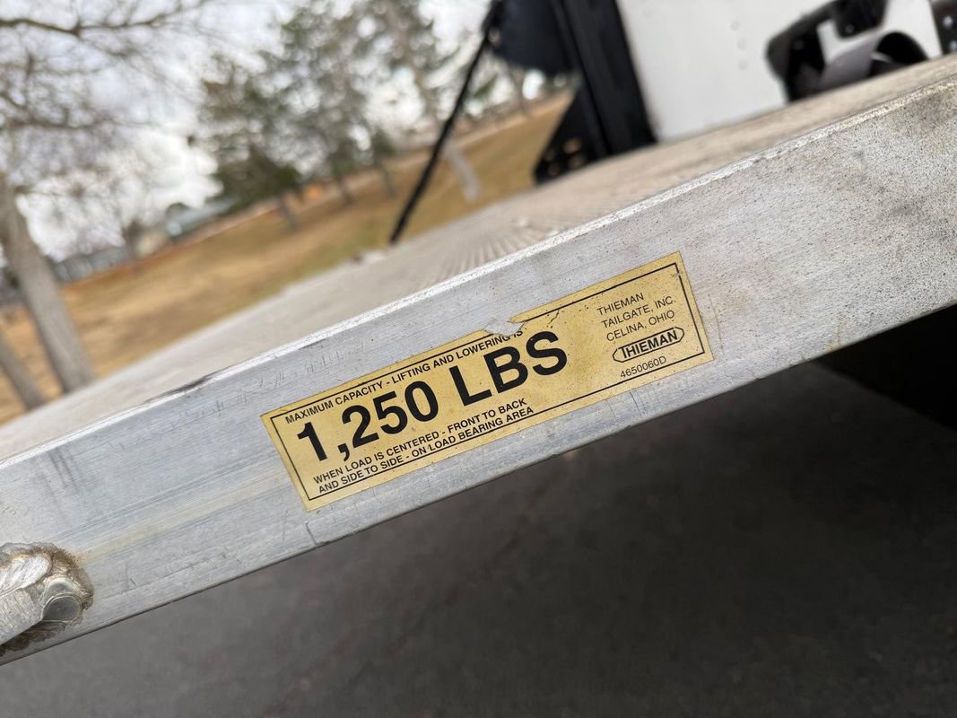 Used 2013 Chevrolet Express 3500 RWD image 9