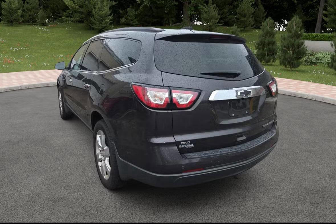 Used 2016 Chevrolet Traverse LT w/ Style and Technology Package image 4