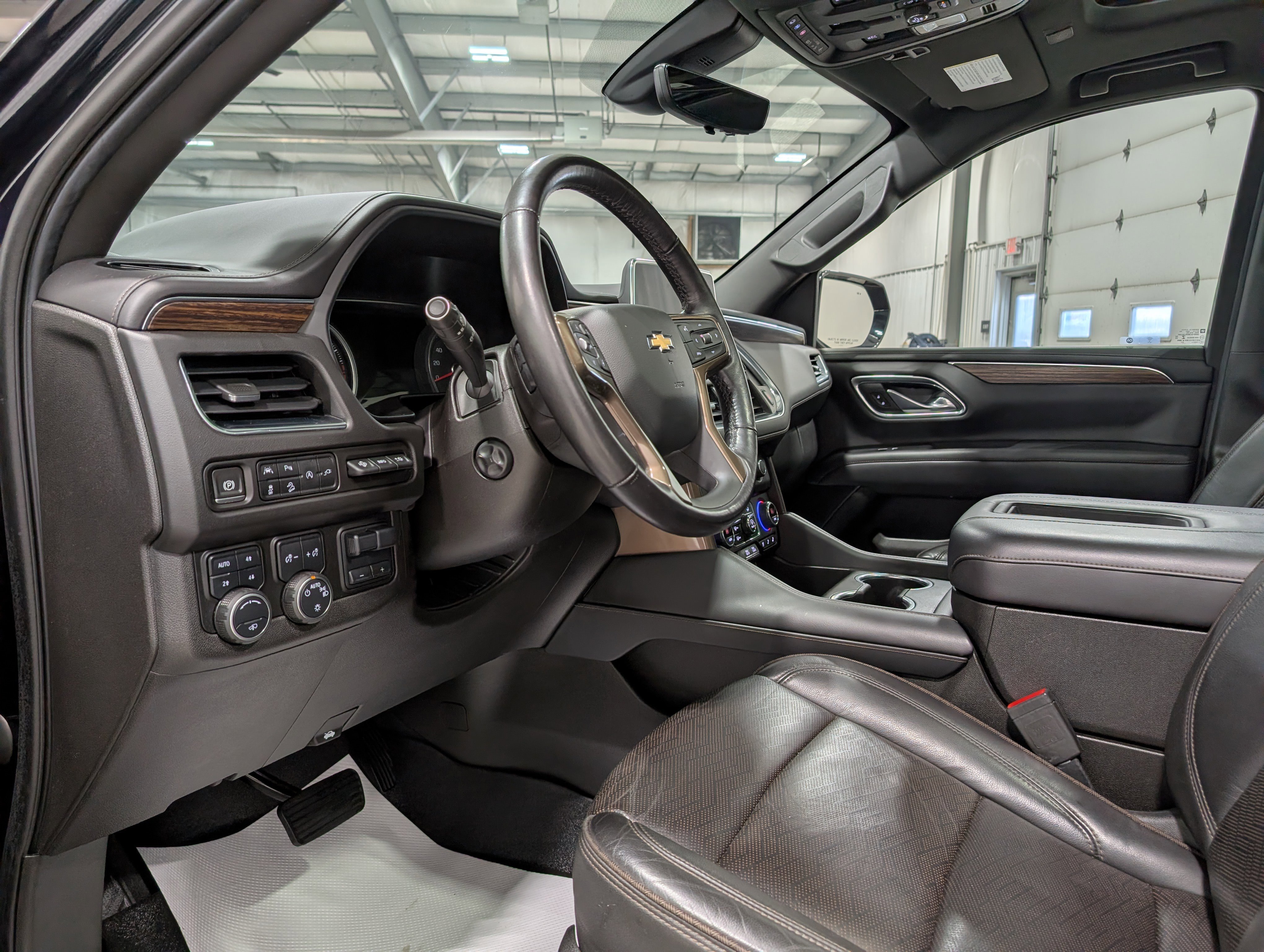 Used 2021 Chevrolet Suburban High Country AWD/4WD image 15