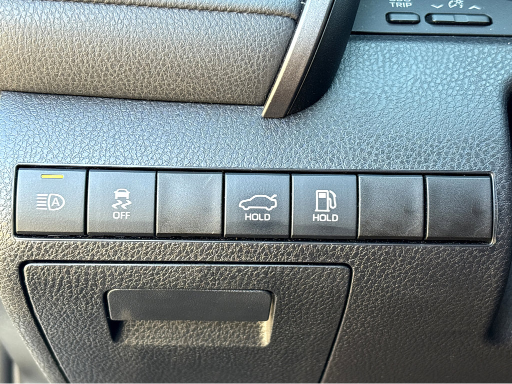 Used 2023 Toyota Camry SE image 12