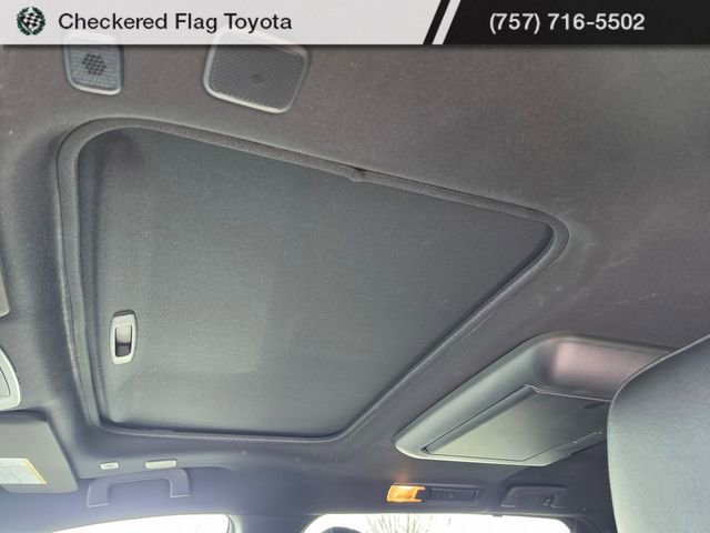 Used 2025 Toyota Sienna Platinum image 10