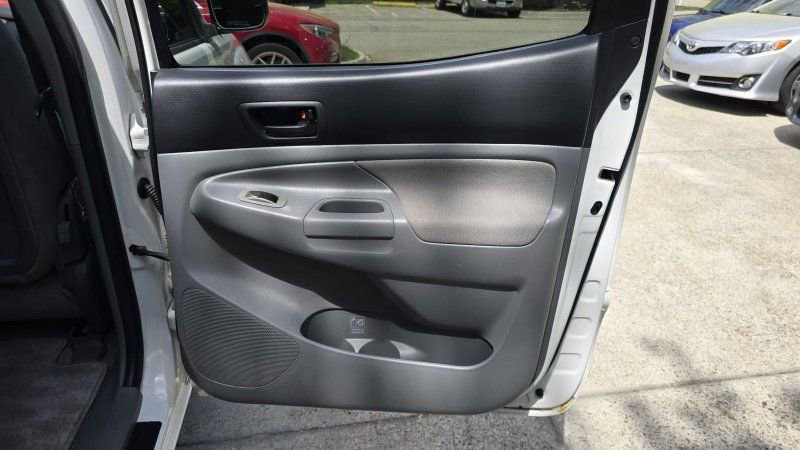 Used 2006 Toyota Tacoma PreRunner RWD image 33