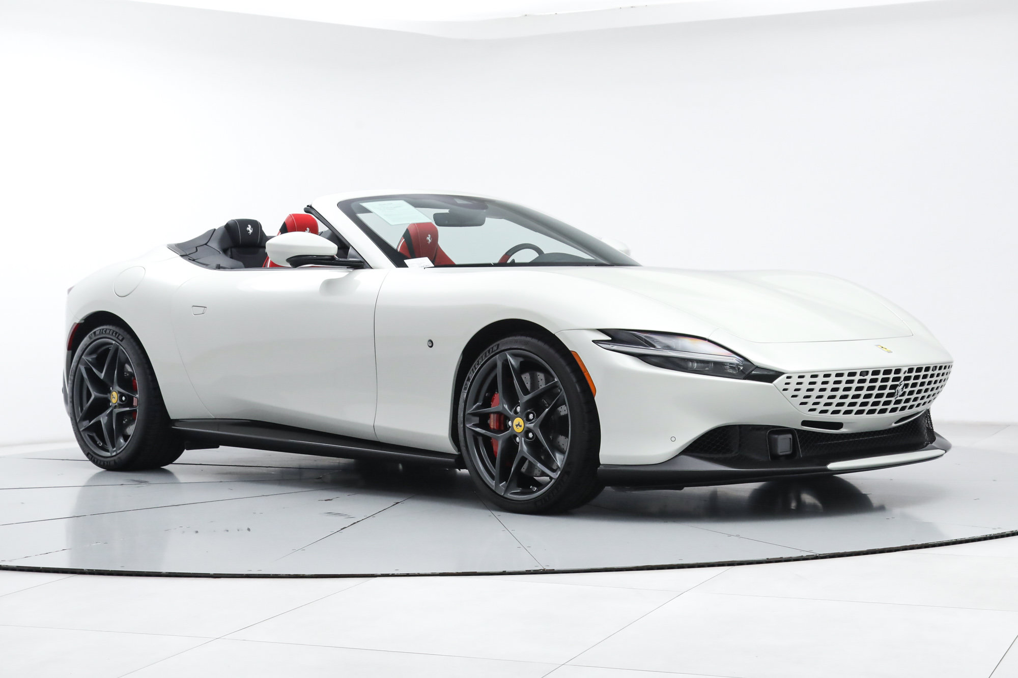 Certified 2025 Ferrari Roma Spider RWD image 12
