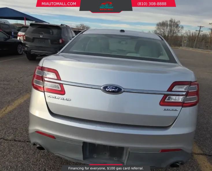 Used 2013 Ford Taurus SE FWD image 4
