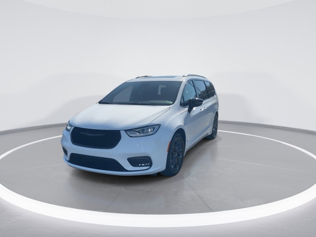 New 2026 Chrysler Pacifica Select w/ S Appearance Package image 4