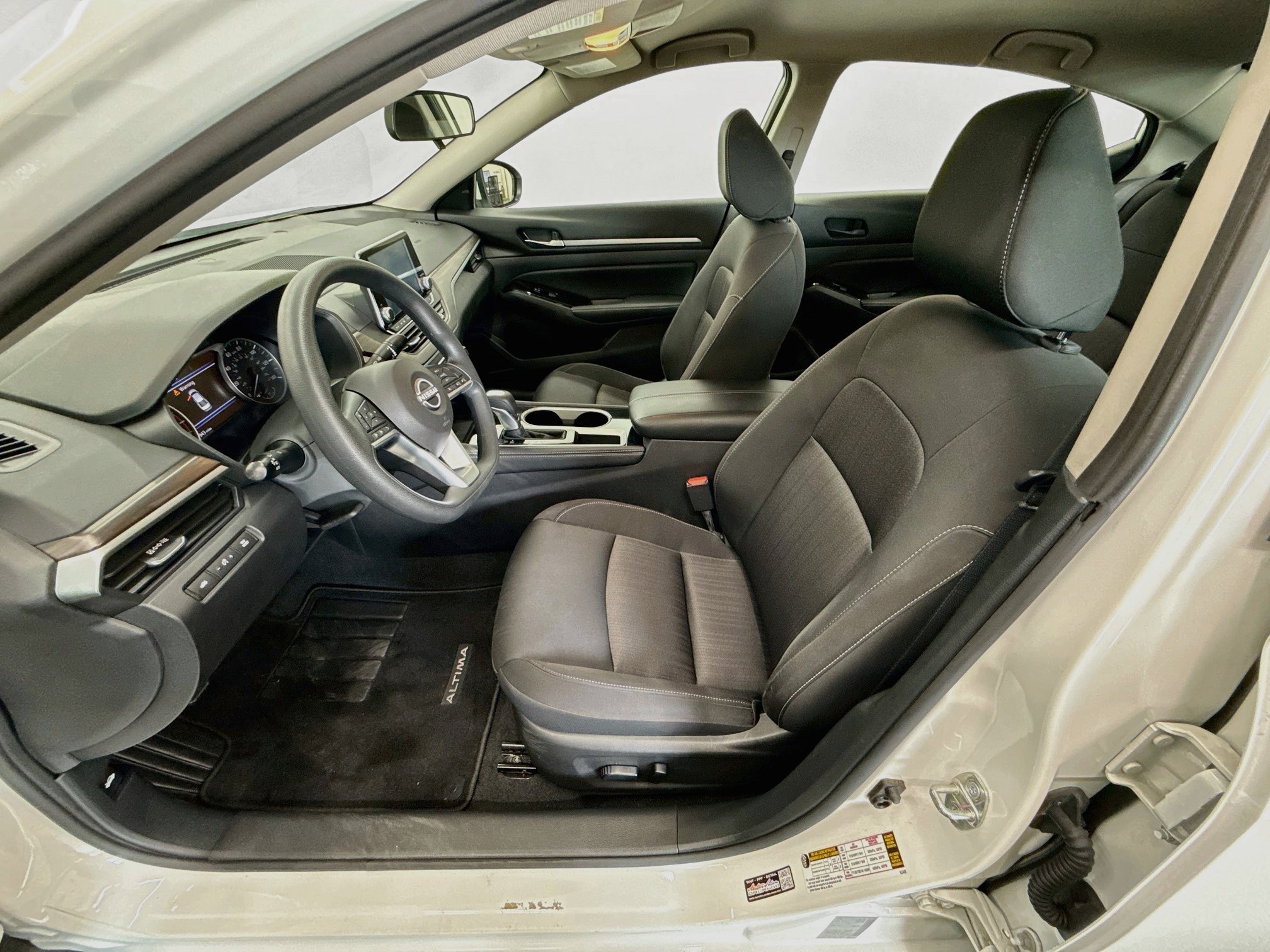 Used 2023 Nissan Altima 2.5 SV FWD image 13