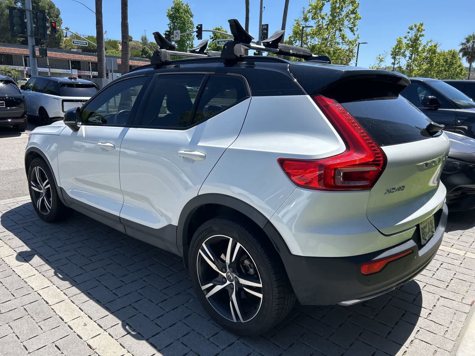 Used 2019 Volvo XC40 T4 R-Design FWD image 5