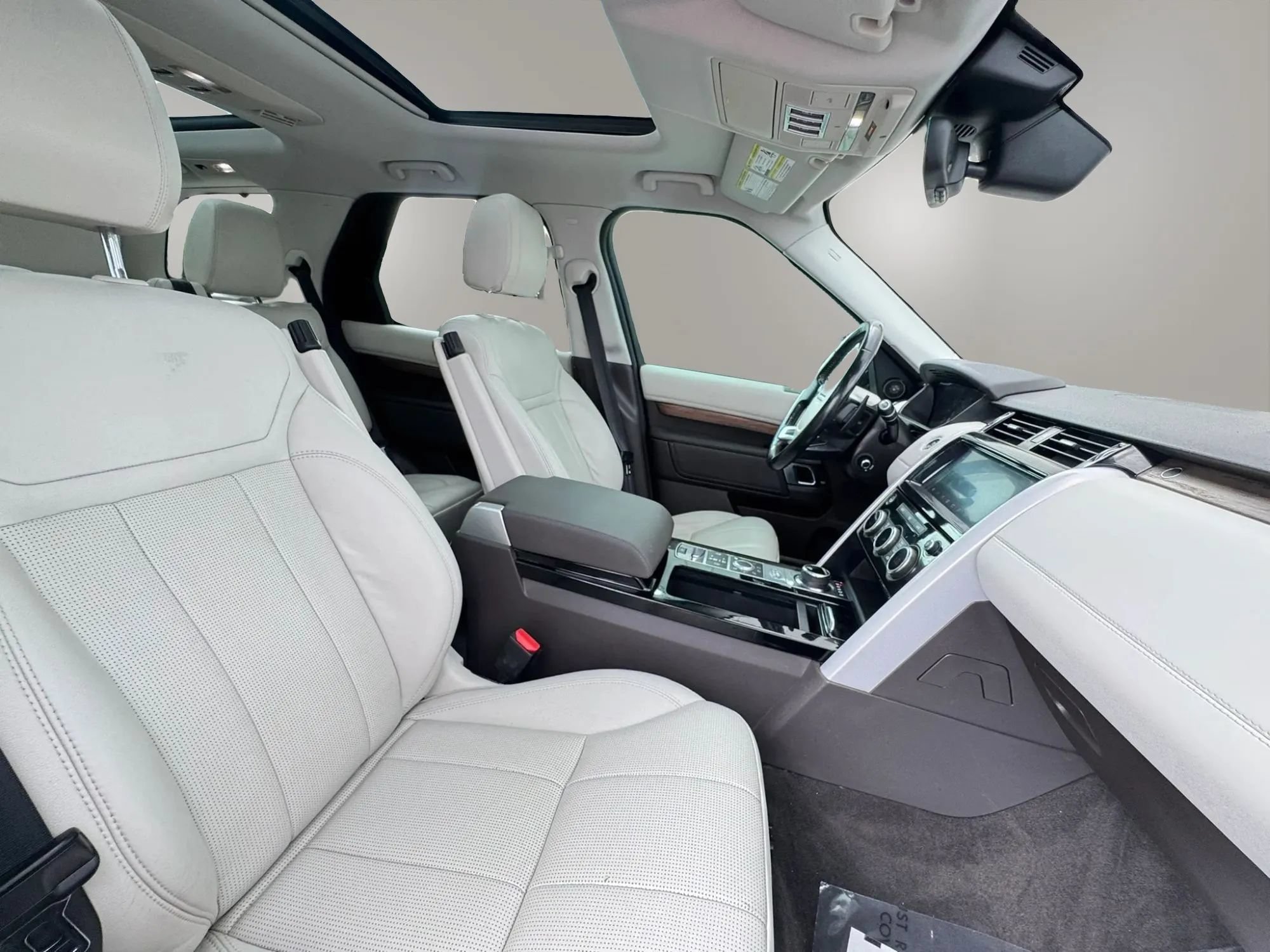 Used 2019 Land Rover Discovery HSE AWD/4WD image 16