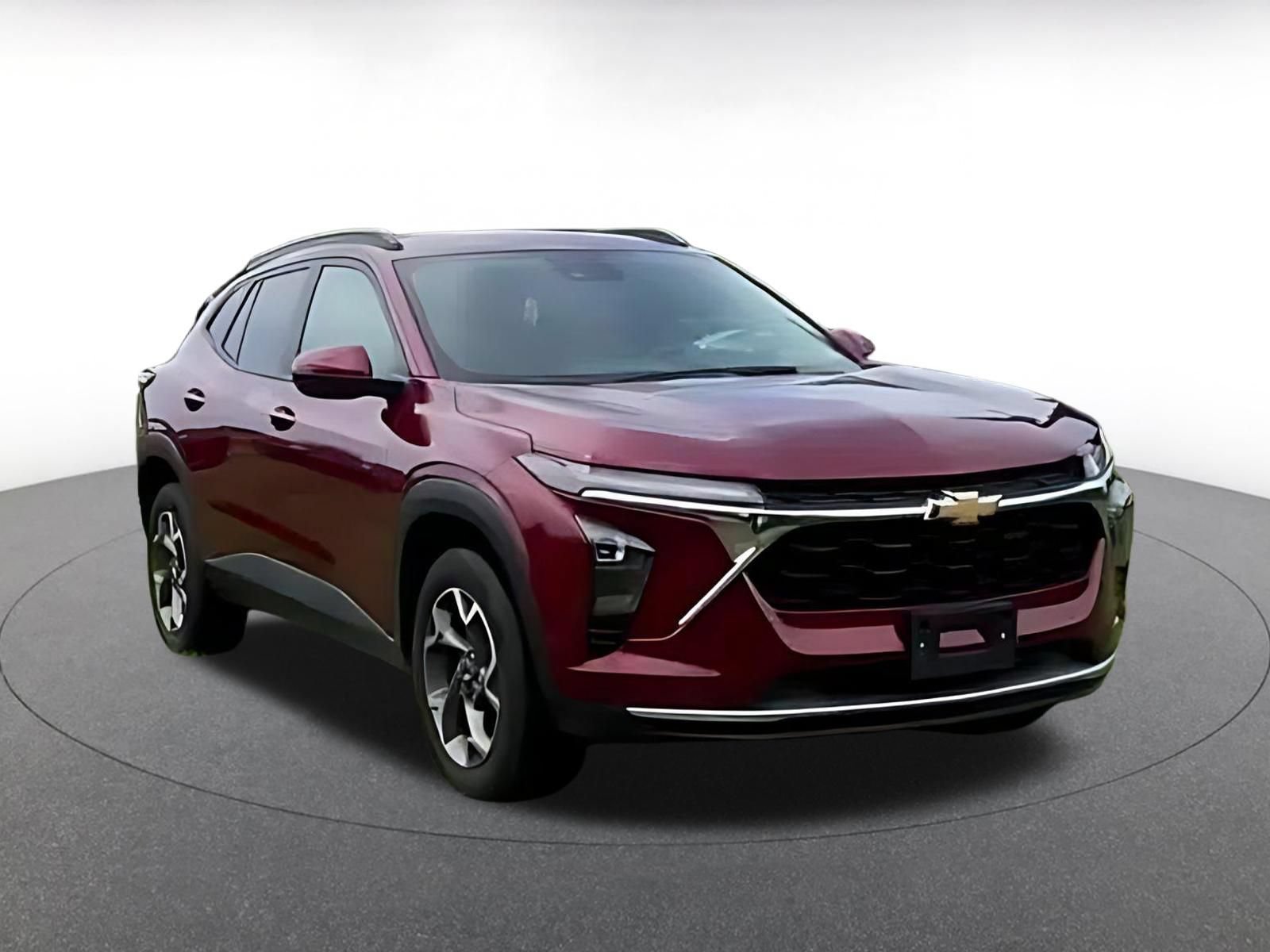 Used 2025 Chevrolet Trax LT FWD image 2
