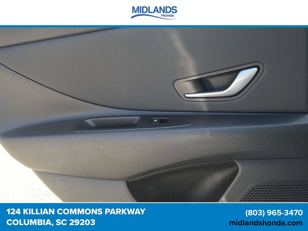 Used 2025 Hyundai Elantra Limited FWD image 13
