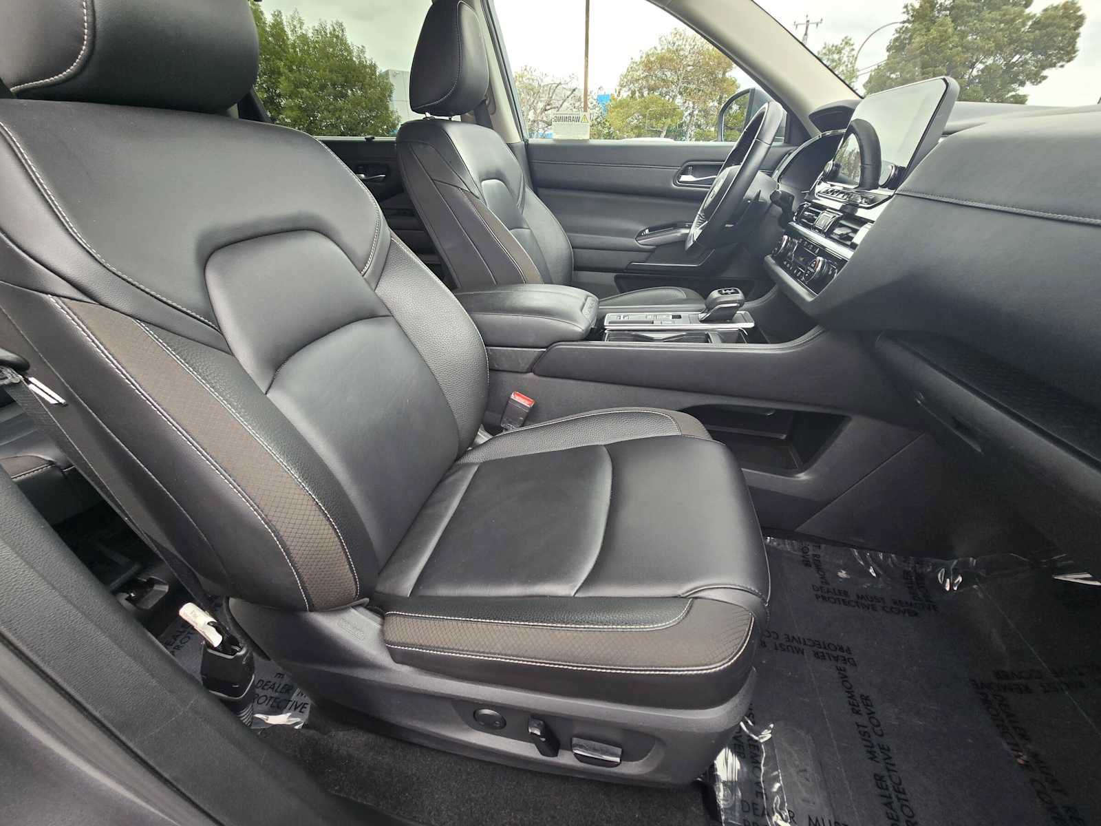 Used 2025 Nissan Pathfinder SL FWD image 10