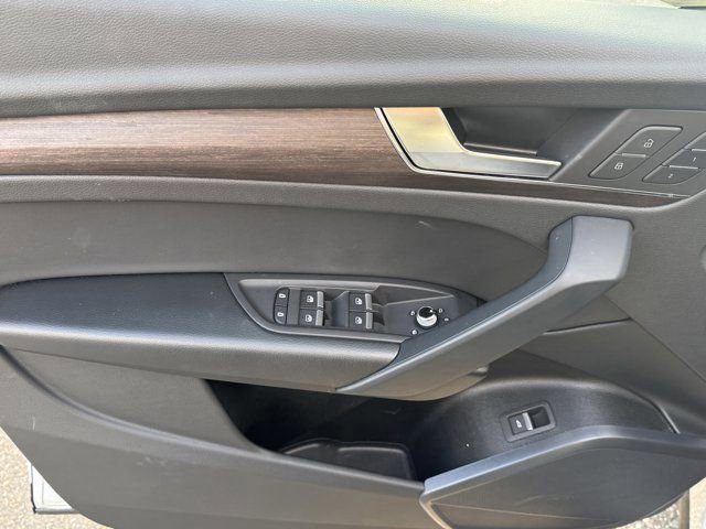 Certified 2025 Audi Q5 2.0T Premium w/ Convenience Plus Package image 25