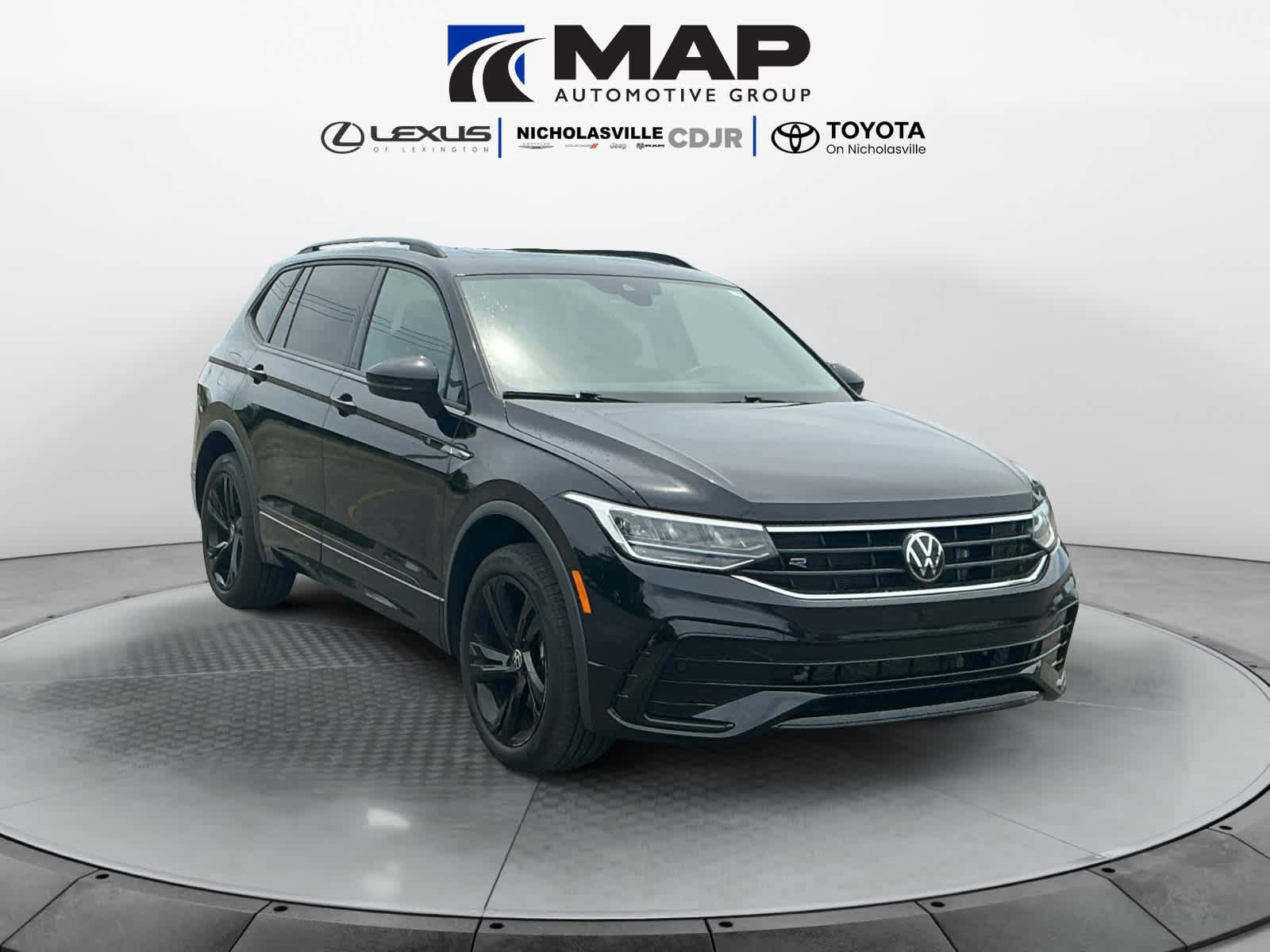 Used 2023 Volkswagen Tiguan SE R-Line AWD/4WD image 7