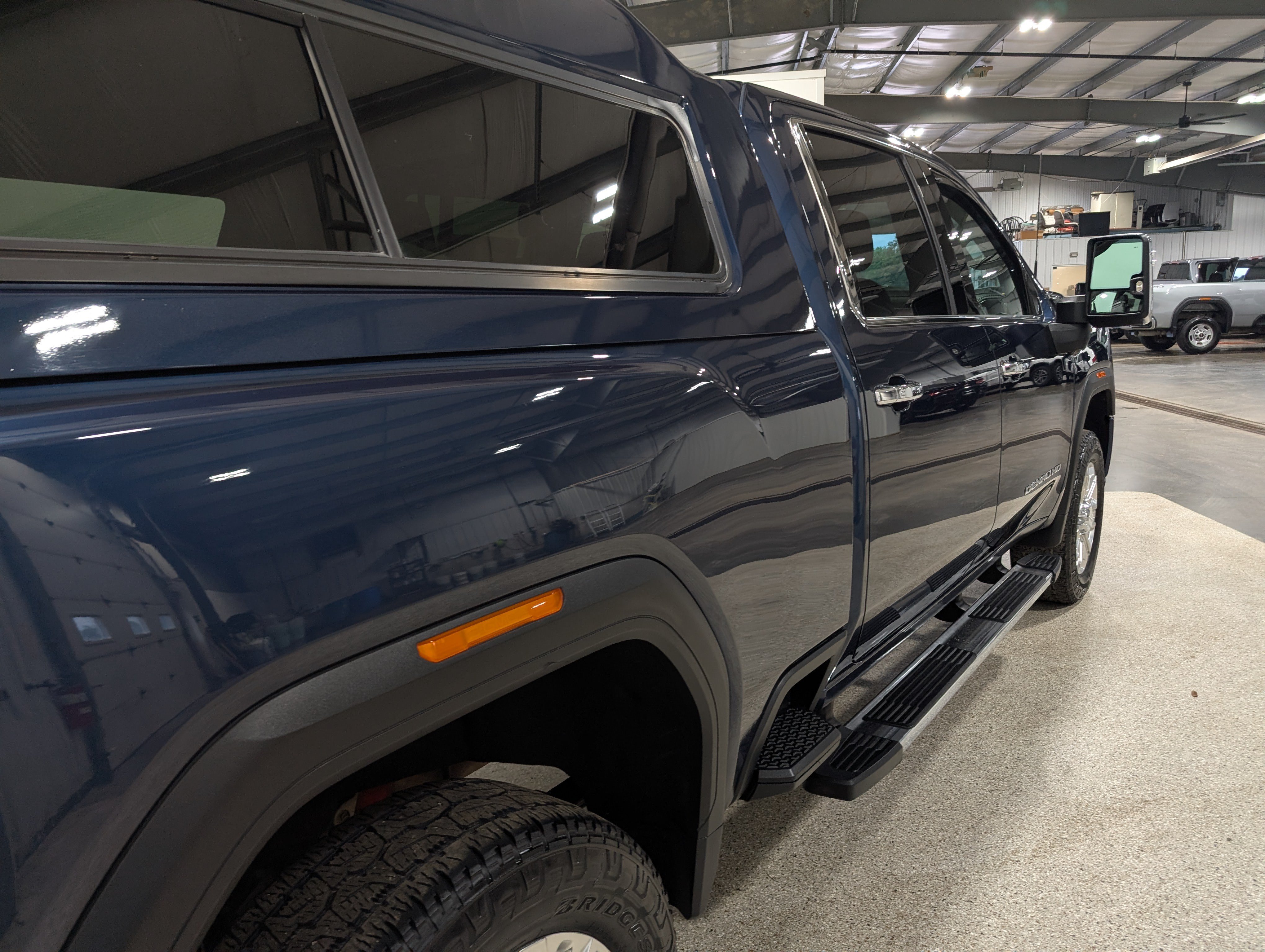 Used 2023 GMC Sierra 2500 Denali w/ Denali Ultimate Package AWD/4WD image 3