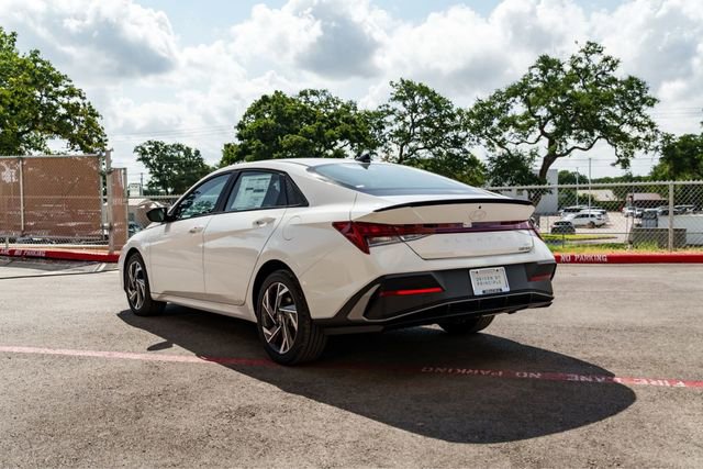 New 2025 Hyundai Elantra SEL image 4