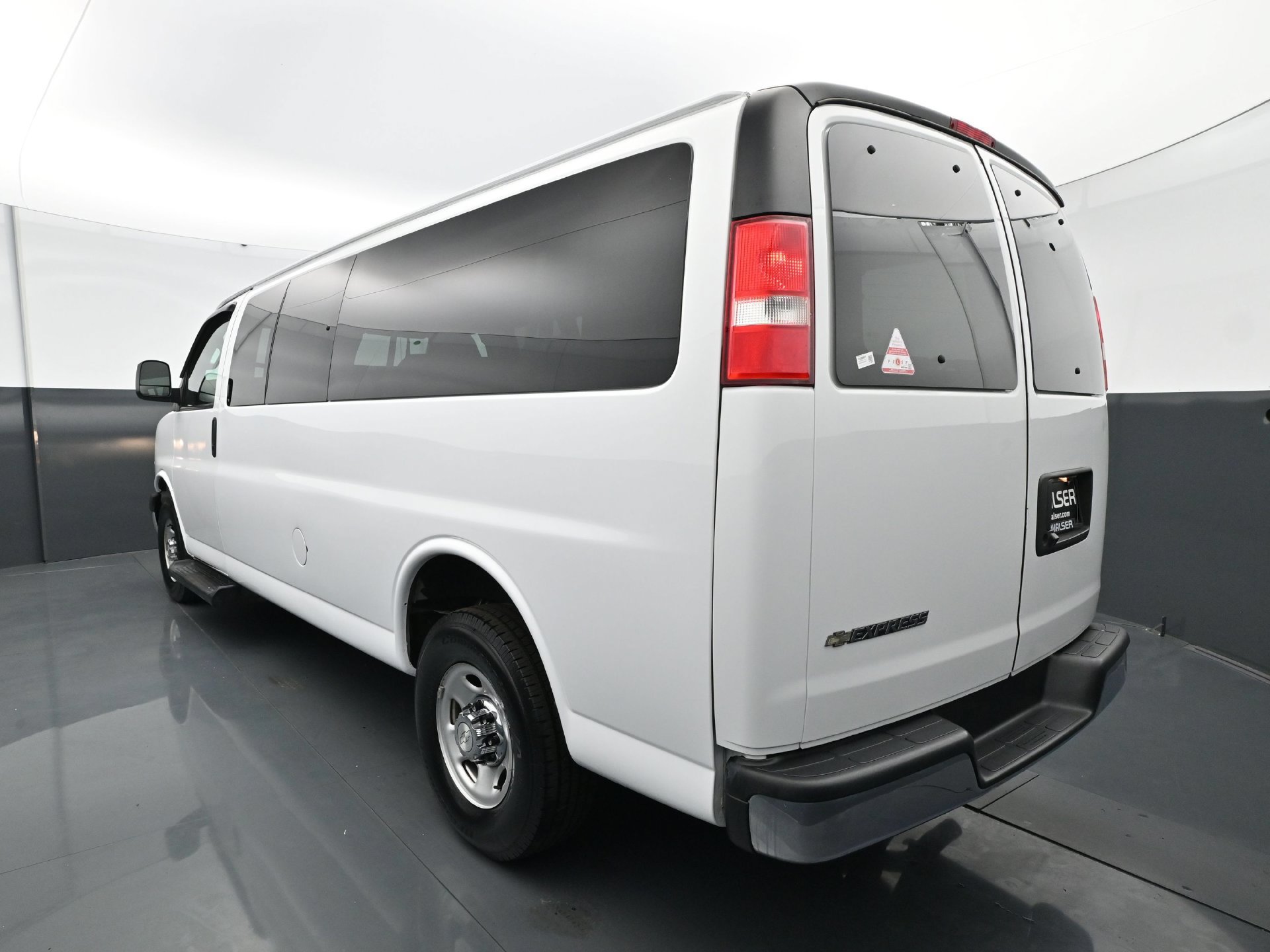 Used 2019 Chevrolet Express 3500 LT w/ LT Preferred Equipment Group RWD image 4