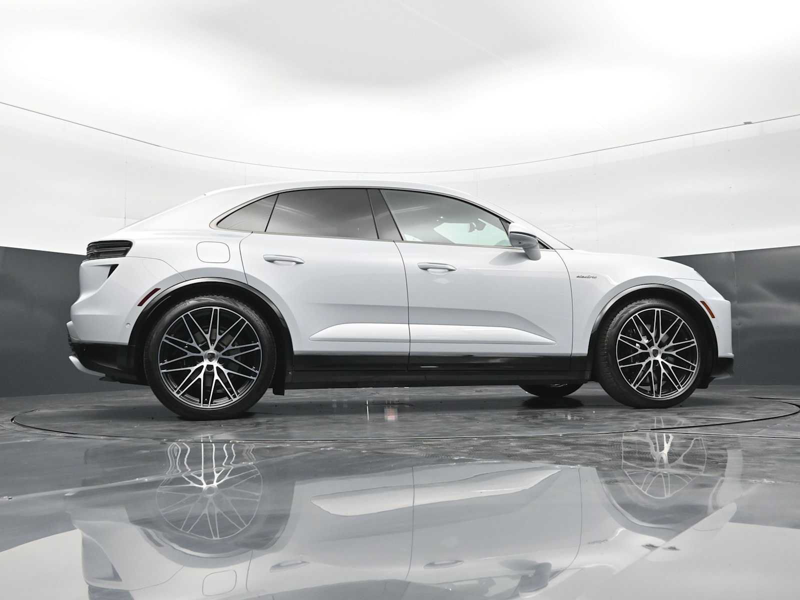 New 2026 Porsche Macan Turbo Electric AWD/4WD image 48