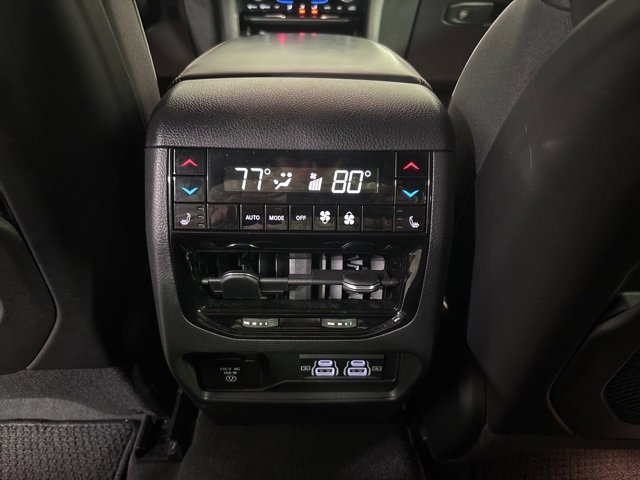 Used 2022 Jeep Grand Cherokee Summit w/ Luxury Tech Group V image 40