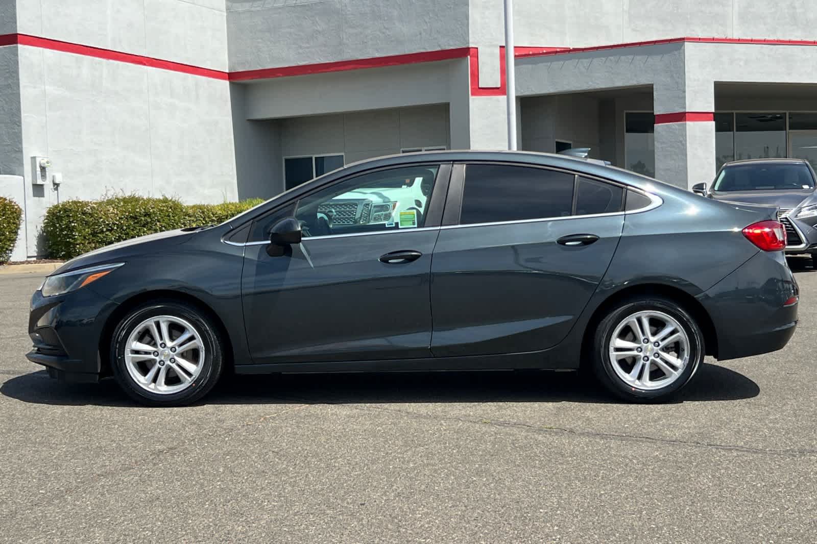 Used 2018 Chevrolet Cruze LT FWD image 9
