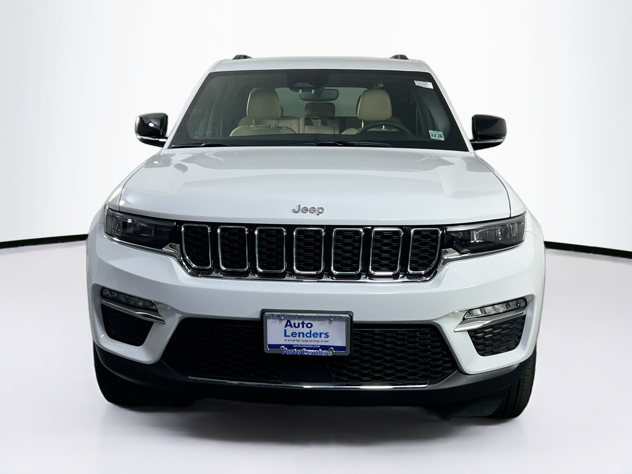 Used 2023 Jeep Grand Cherokee Limited AWD/4WD image 2
