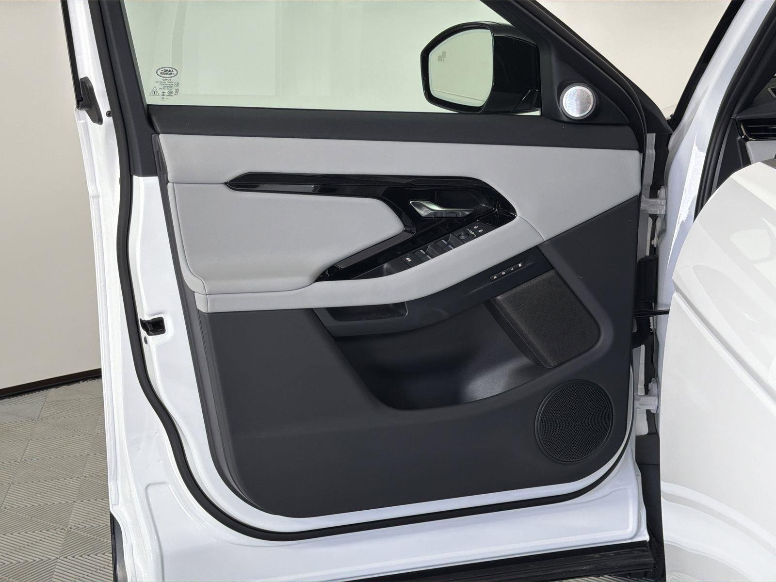 New 2026 Land Rover Range Rover Evoque Dynamic SE image 21