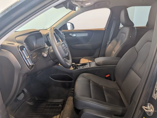 Used 2026 Volvo XC40 B5 Core w/ Climate Package image 12