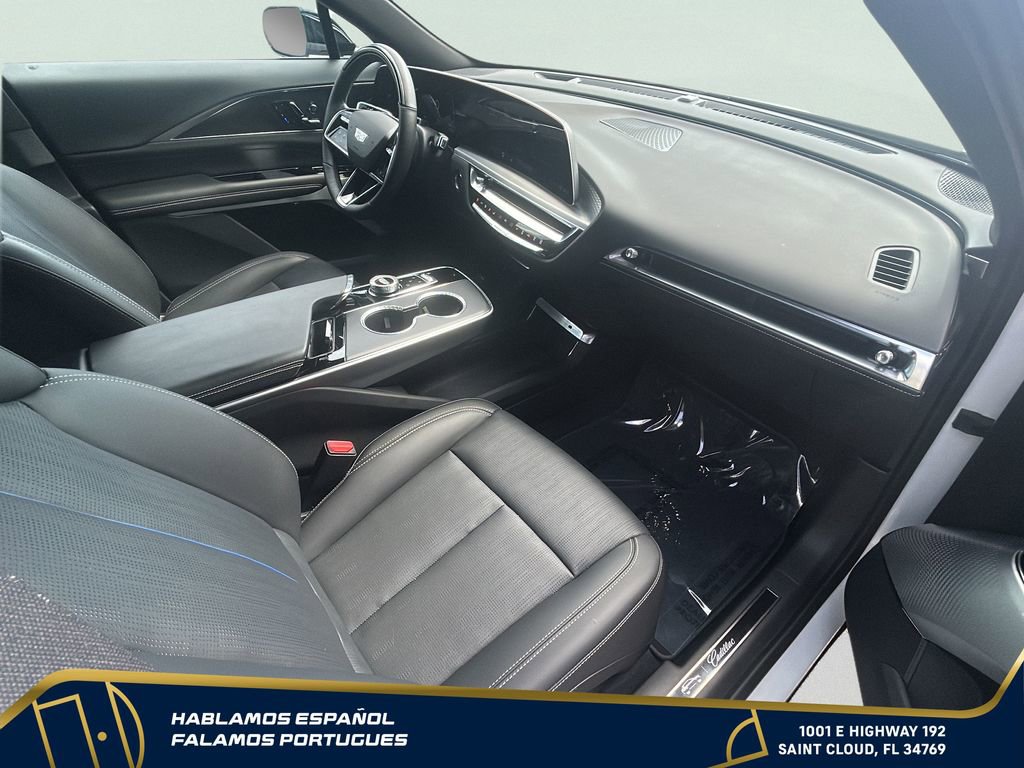 Certified 2025 Cadillac Lyriq Luxury w/ LPO, Floor Liner Package AWD/4WD image 30