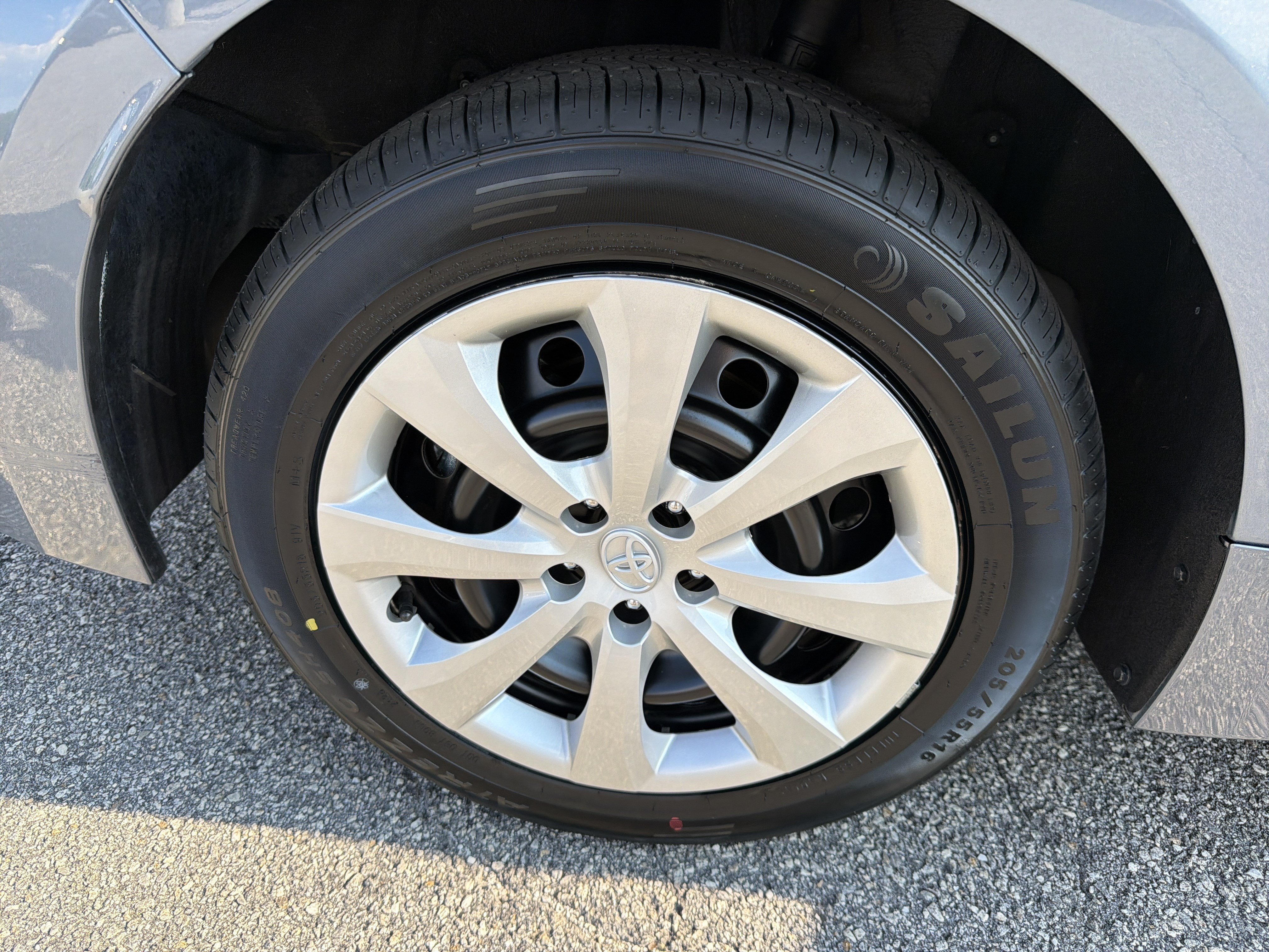 Certified 2025 Toyota Corolla LE FWD image 28