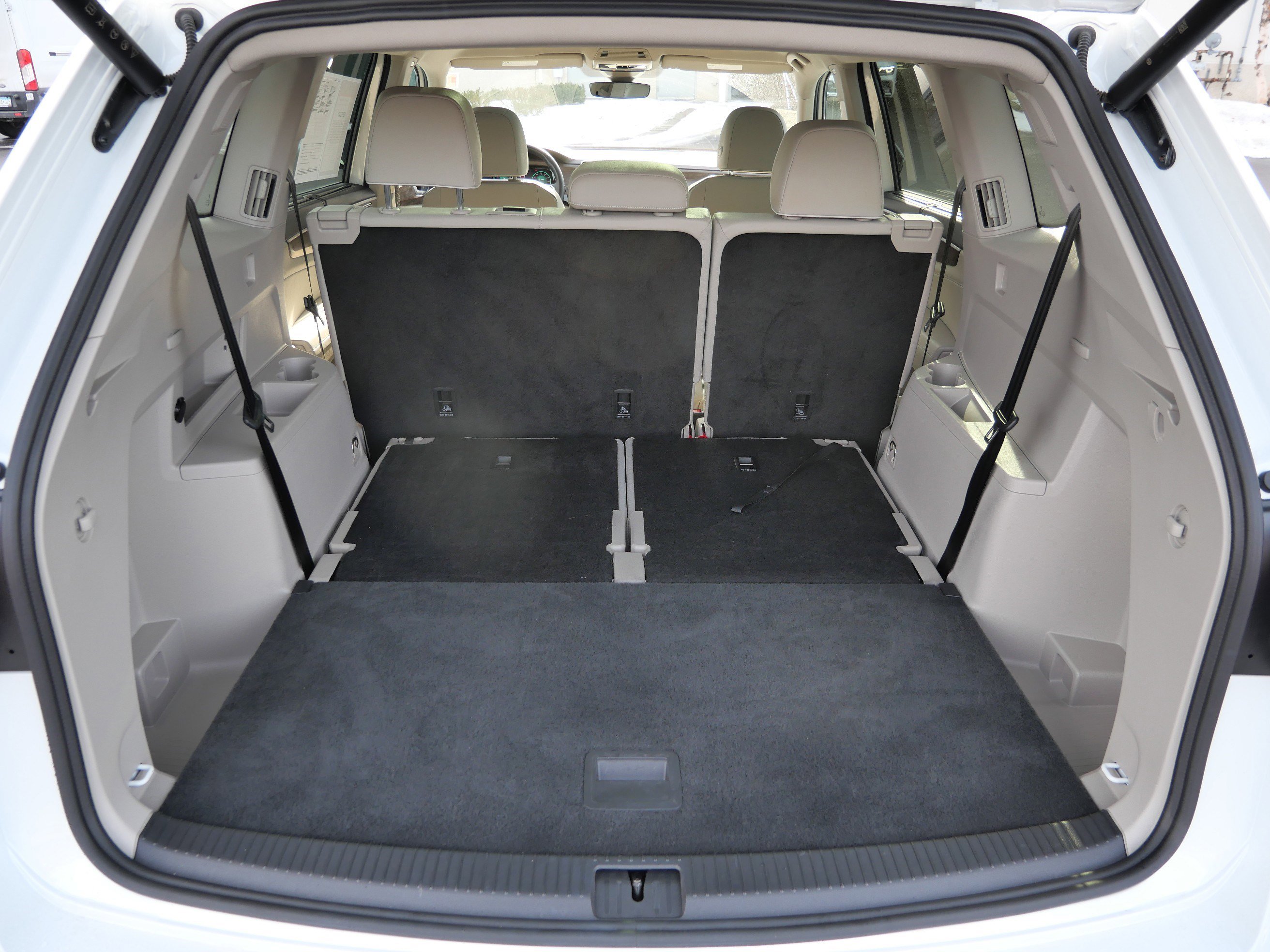 Certified 2024 Volkswagen Atlas SEL Premium R-Line image 18